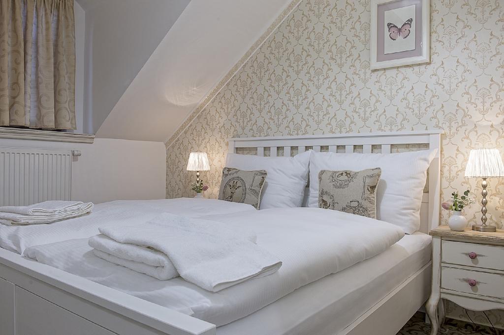 Hotel Pod Branou Bardejov Rum bild